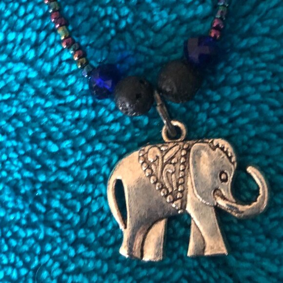 Elephant Aromatherapy Necklace with lava and sparkly glass beads - Picture 2 of 5